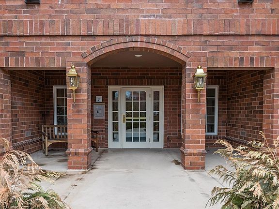 3rd image of 332 Regent Wood Rd #332