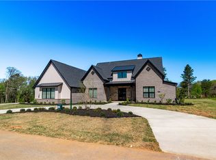2531 N Oakland Zion Rd, Fayetteville, AR 72703