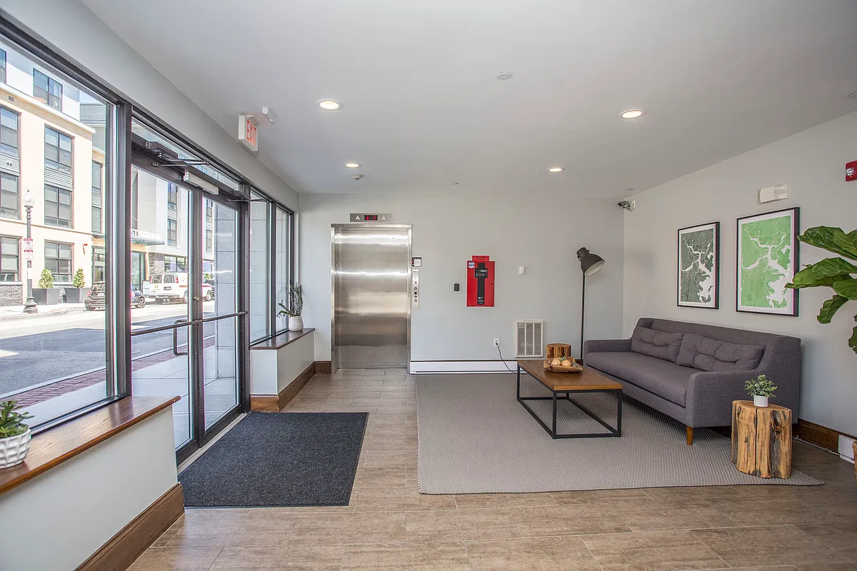 Building Photo - 339 D St