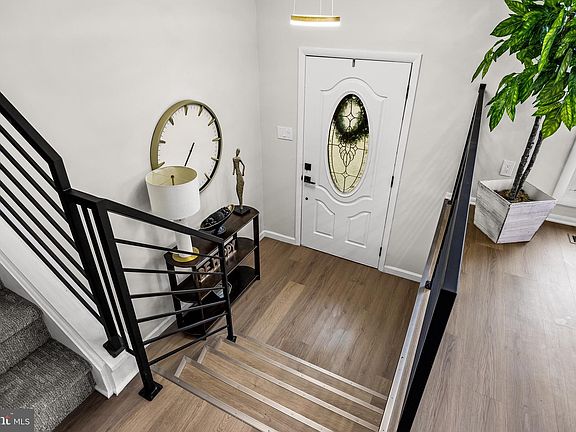 4th image of 301 Cardinal Rd