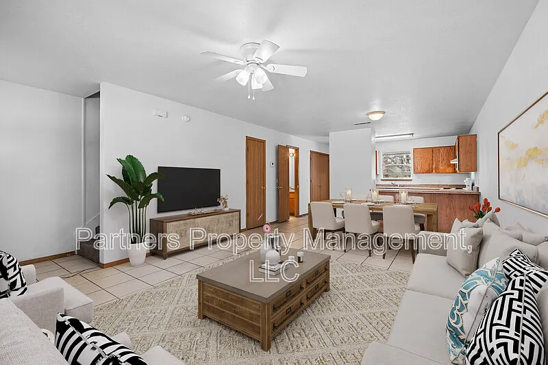2 bed, 2.0 bath, 1100 sqft, $1,150 — Photo 2