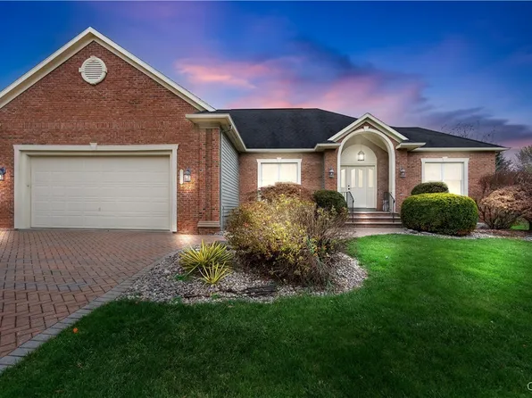 8312 Partridgeberry Dr, Baldwinsville, NY 13027