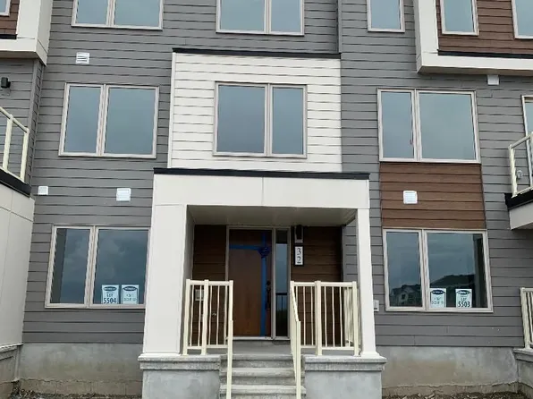 32 Limnos Ln N, Ottawa, ON K2S 0V5