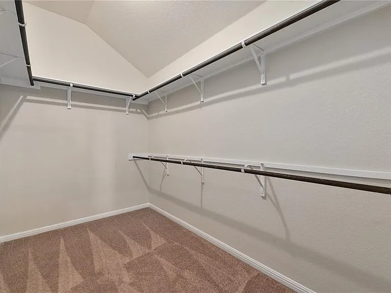 113 Thurston Dr — Photo 31
