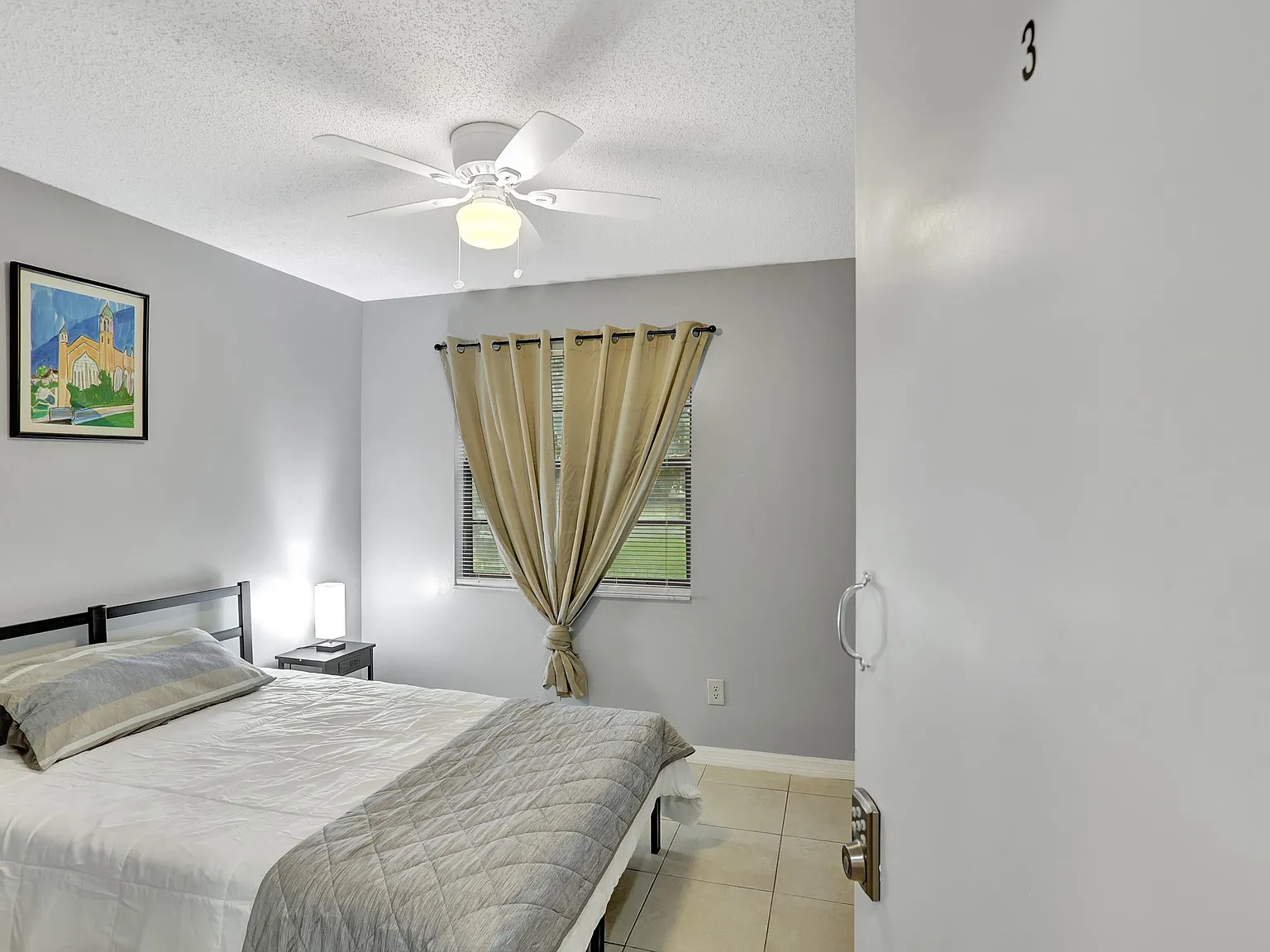 4 bed, 2.0 bath, 2052 sqft, $862 — Photo 1