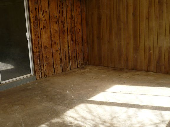 5th image of 16163 Forest Ave