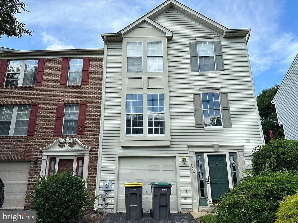 108 Steven Ln