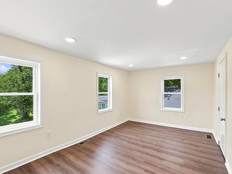 28 E Main St #1 — Photo 4
