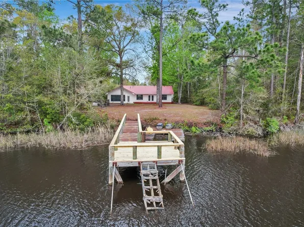 1806 Horseshoe Cove Rd, Waverly, GA 31565