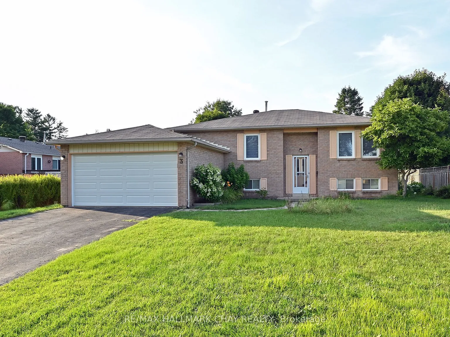 4 bed, $2,900 — Photo 2