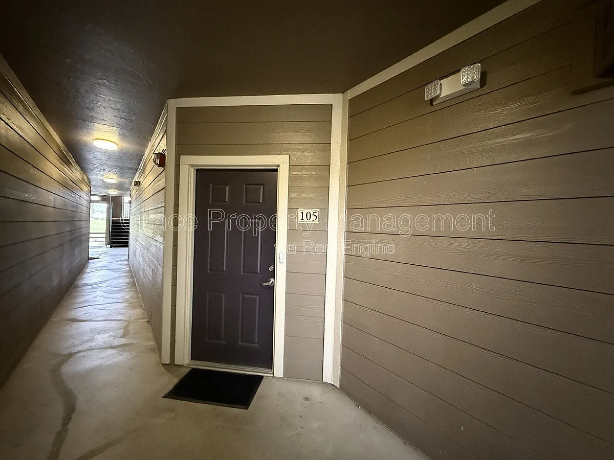 Building Photo - 3035 Blue Sky Cir #10-105