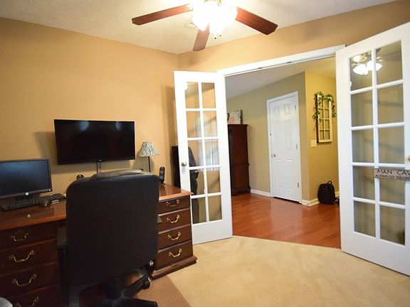 5th image of 409 Creek Oak Dr