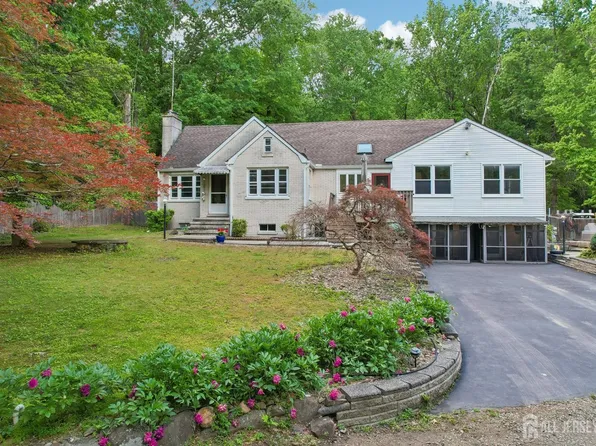 39 Davidson Mill Rd, North Brunswick, NJ 08902