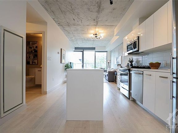 4th image of 224 Lyon St N #306