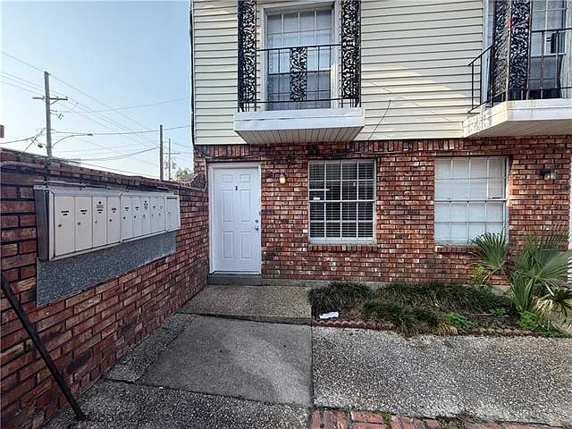 1 bed, 1.5 bath, 650 sqft, $945 — Photo 3
