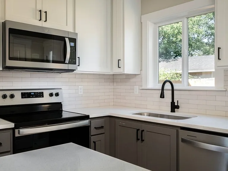 8838 N Drummond Ave — Photo 12