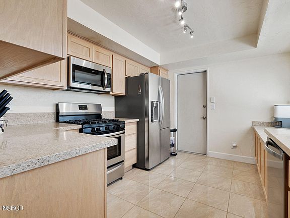 5th image of 937 Empress Cir