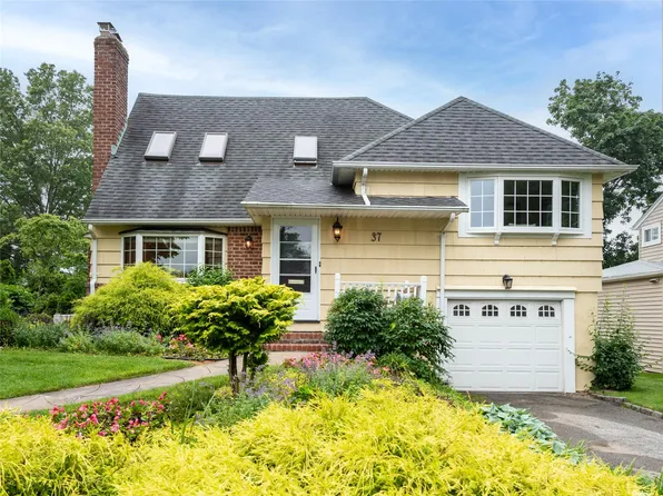 37 Plymouth Road, Port Washington, NY 11050