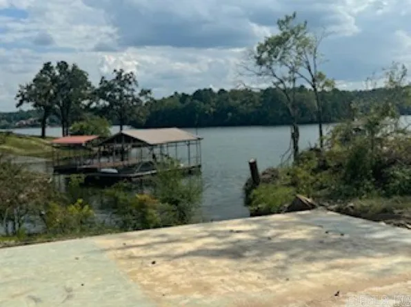 355 Peninsula Dr, Hot Springs, AR 71901