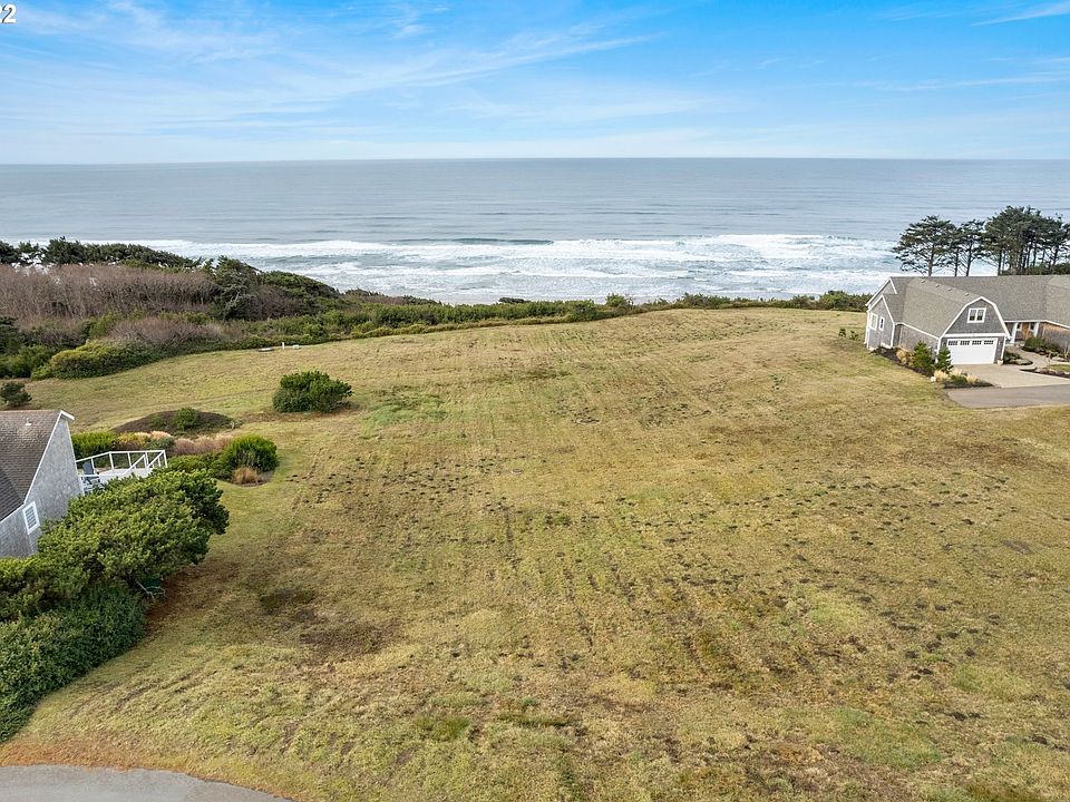 1st image of 15 Nantucket Dr
