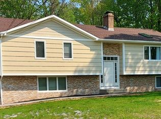 63 Deerfield Dr, Hamden, CT 06518