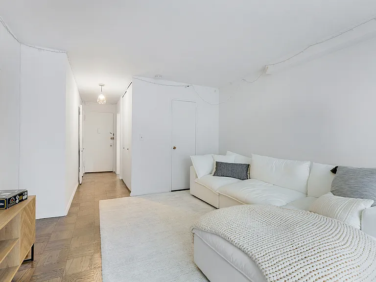 7 E 14th St #1004 — Photo 8