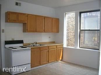 3rd image of 839 W Cornelia Ave #Unt1s