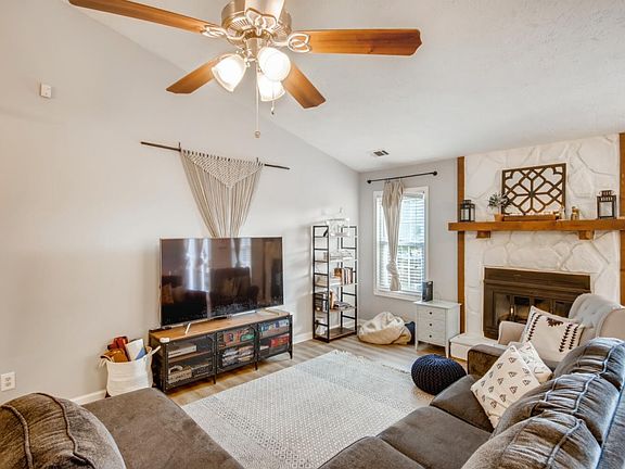 5th image of 220 Colemans Bluff Dr