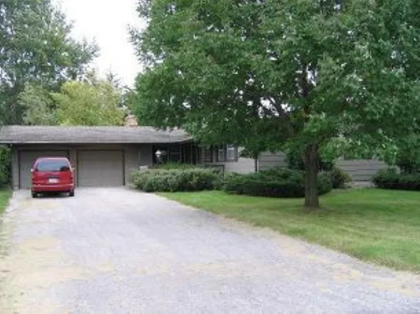 415 3rd St, Jesup, IA 50648