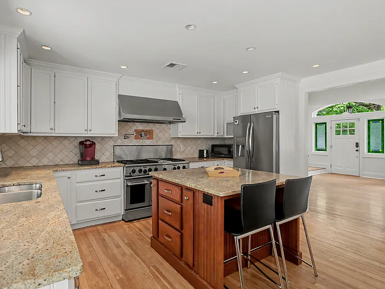 186 Compo Rd S — Photo 10