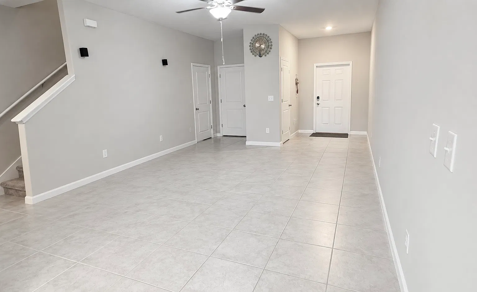 3 bed, 2.5 bath, 1663 sqft, $2,100 — Photo 2