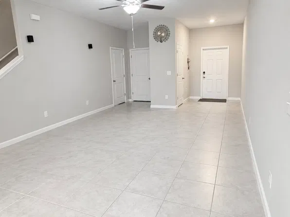 4445 Globe Thistle Dr, Tampa, FL 33619