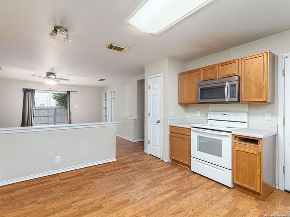 5th image of 9823 CHELSEA CIR