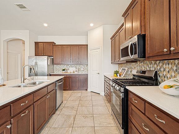 5th image of 1409 Summit View Ln