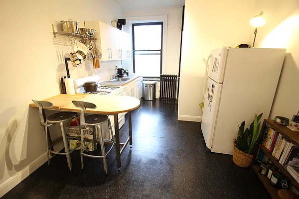 Rented by True Real Estate Group | media 7