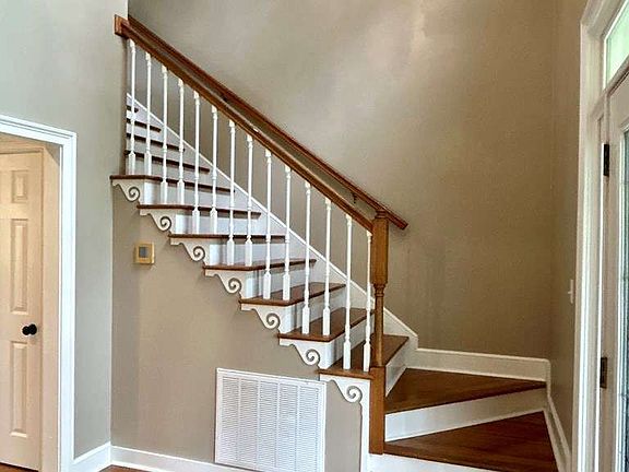 4th image of 18 Woodgate Dr