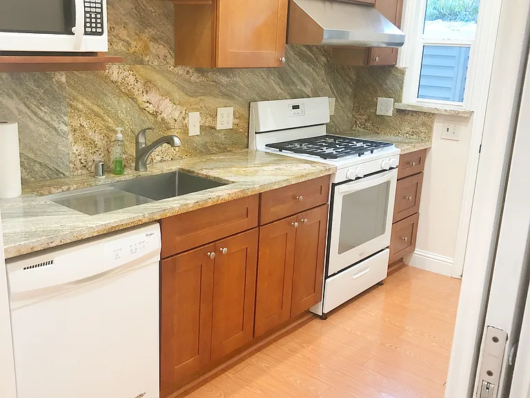 10592 Culbertson Dr — Photo 2