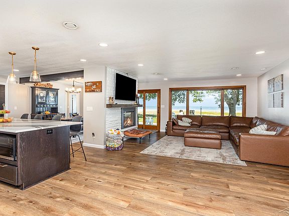 3rd image of 44 N Linwood Beach Rd