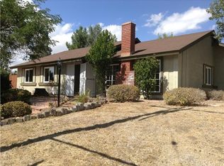 880 E Thornton Ave, Hemet, CA 92543