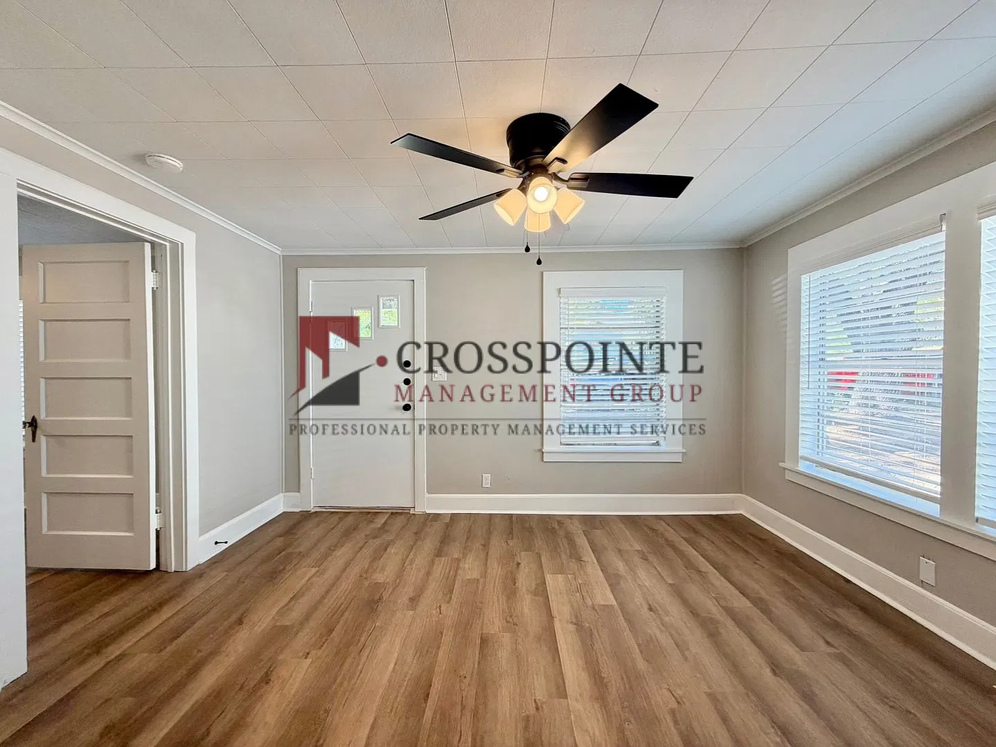Charming 2 Bedroom Home with Spacious Sunroom! — Photo 3