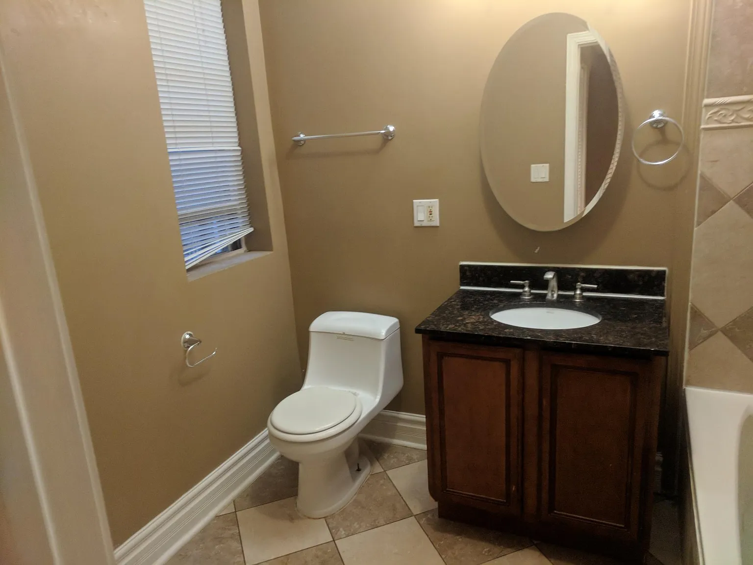 2 bed, 900 sqft, $1,350 — Photo 2