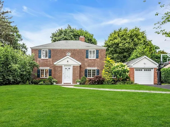 63 Hilltop Drive, Manhasset, NY 11030
