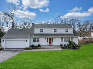 40 Ridge Rd, Smithtown, NY 11787