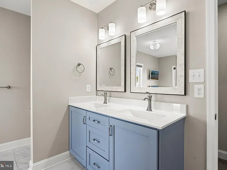 2312 Napoli Way — Photo 34
