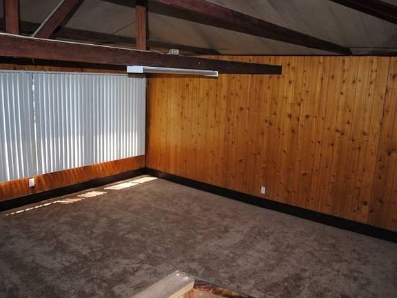 RUMPUS-GAME ROOM
