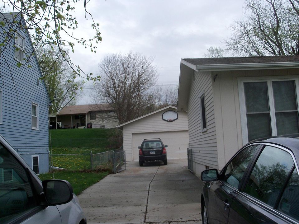 2nd image of 3613 S 121st St