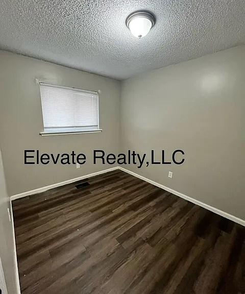 5546 S Lewis Ct — Photo 7