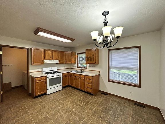 4th image of 139 Kabelin Ave