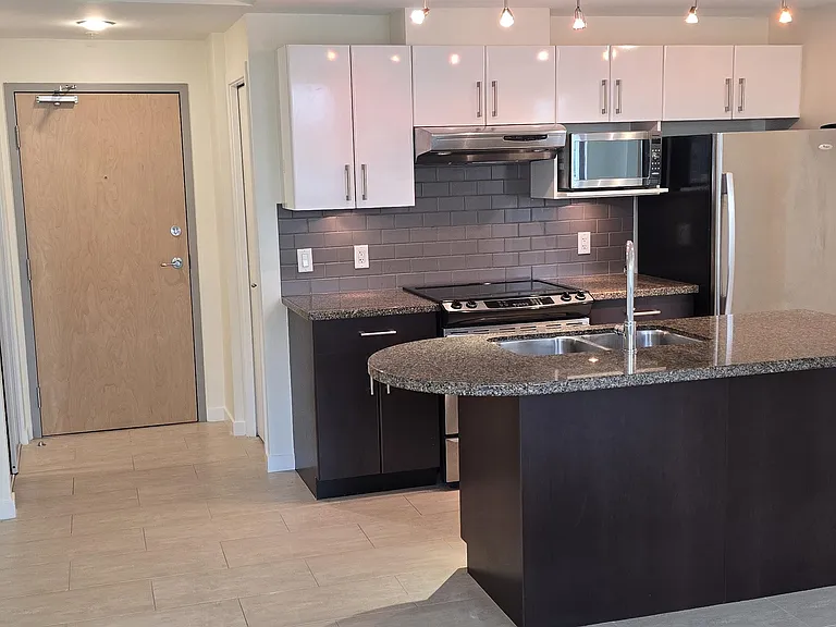 14 Begbie St #301 — Photo 4