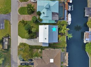 2667 Lakeview Dr, Naples, FL 34112